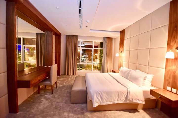 Room 13 of 38