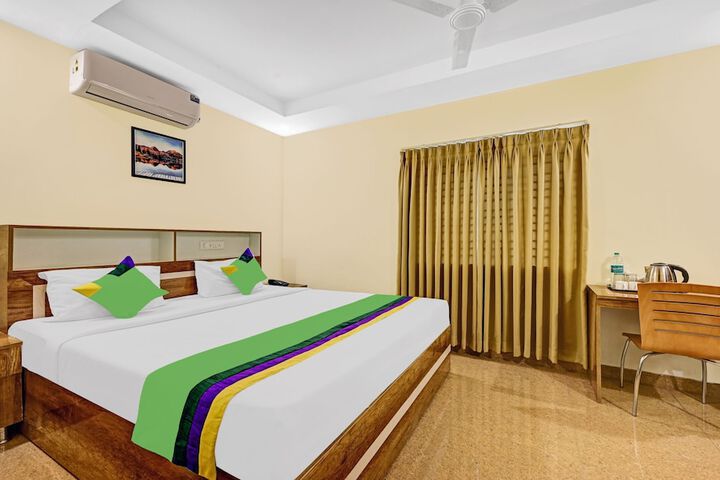 Room 13 of 22
