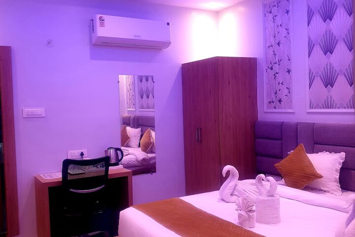 Room 7 of 28