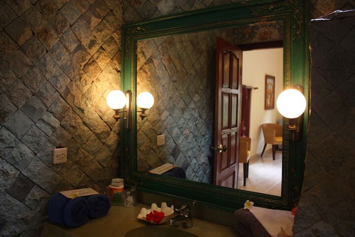Room 34 of 68