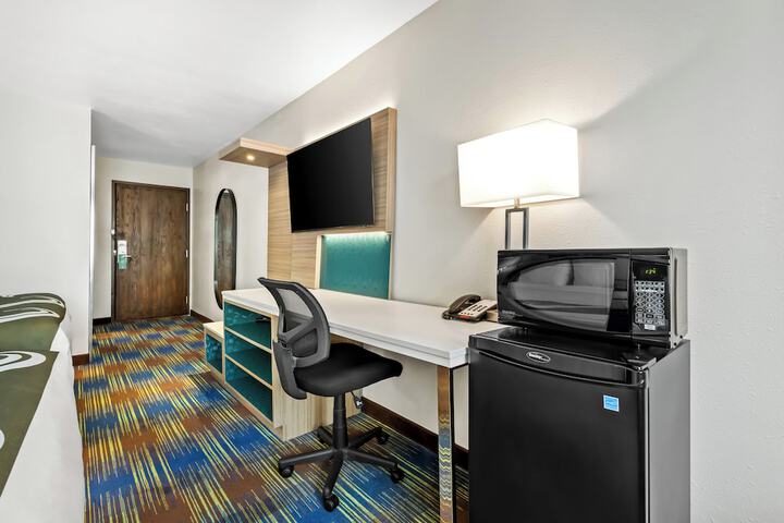 Room 9 of 32