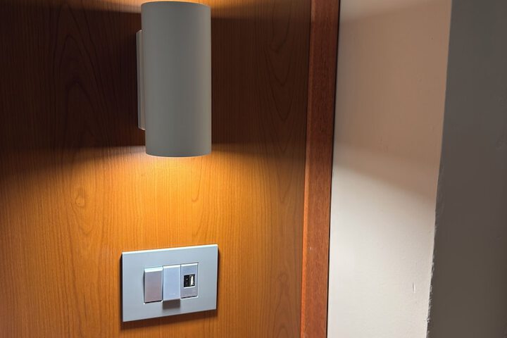 Room 11 of 32