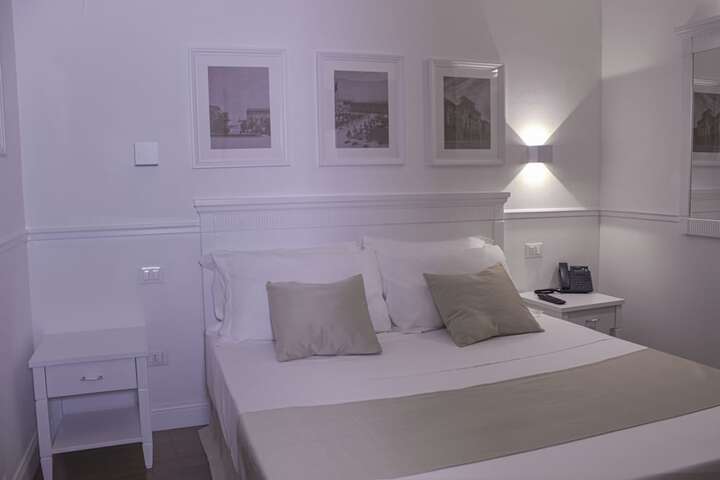 Room 11 of 34