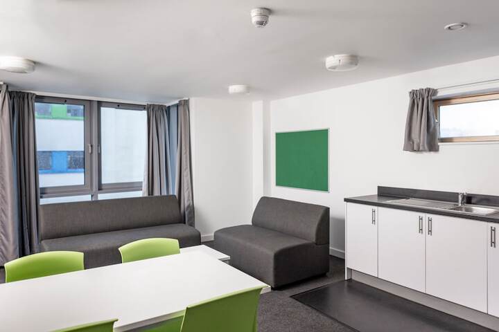 Room 7 of 13