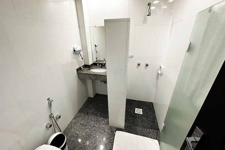 Room 35 of 77