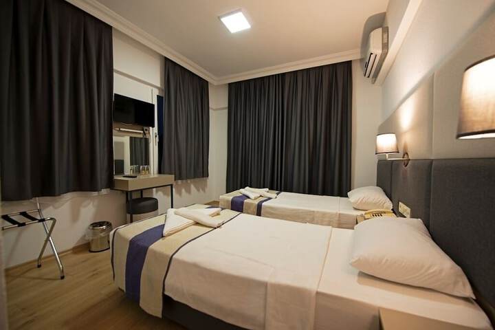 Room 4 of 10