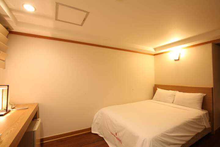 Room 11 of 60