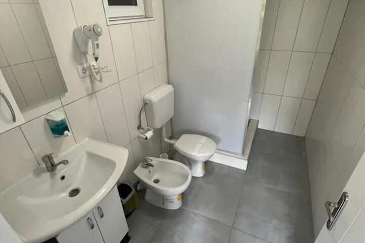 Room 14 of 28