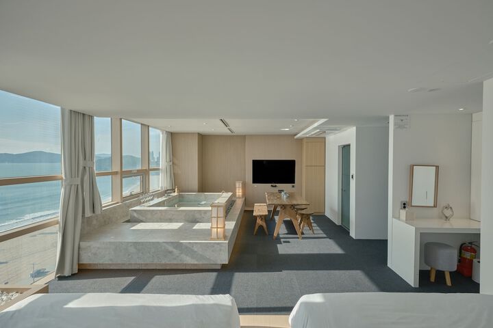 Room 51 of 224