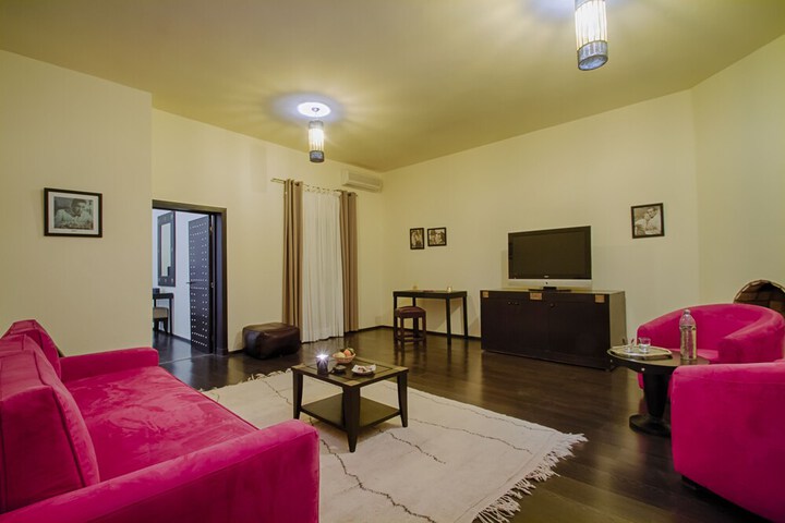 Room 6 of 30