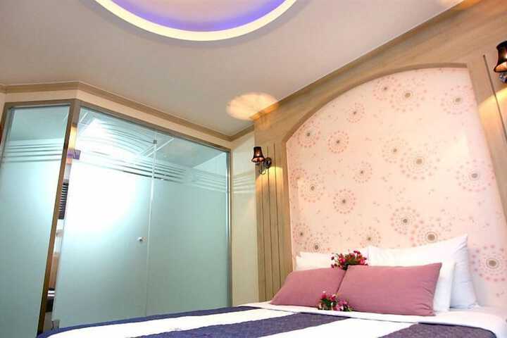 Room 40 of 49
