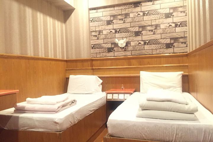 Room 14 of 49