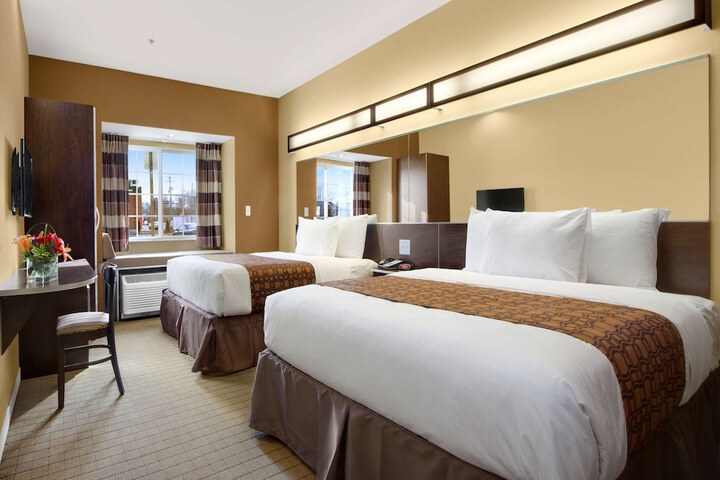 1 Queen Bed (4 of 10)