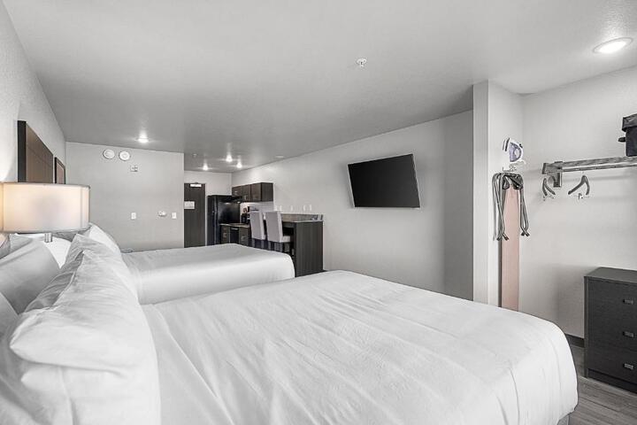 2 Queen Extended Stay Studio (15 of 16)