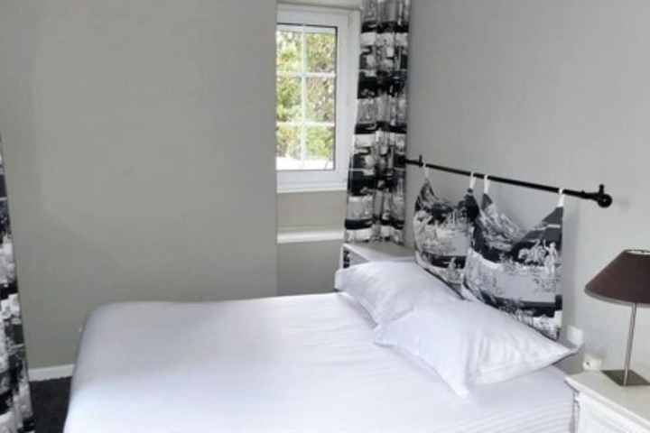 Room 10 of 29