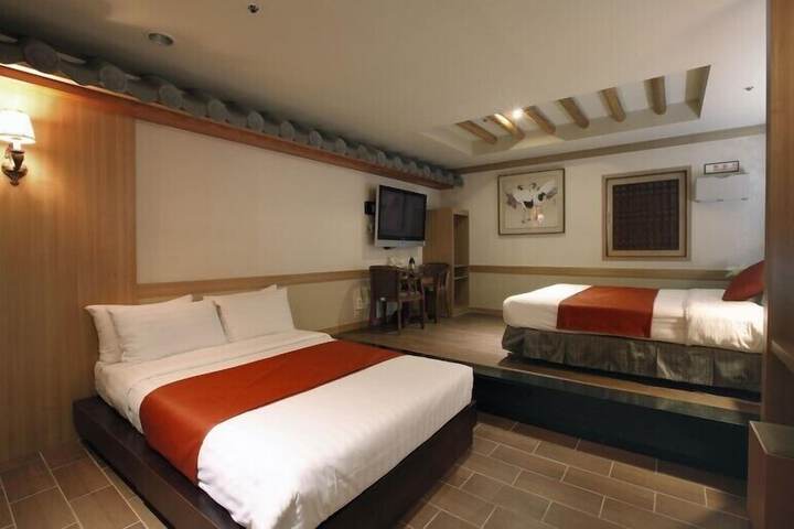 Room 5 of 51