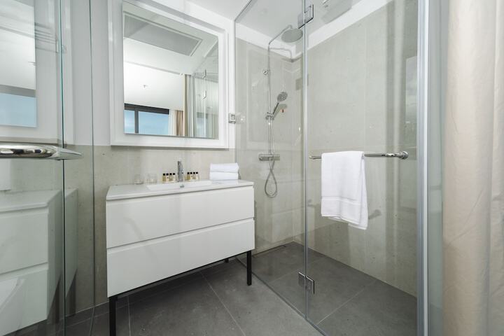 Room 12 of 21
