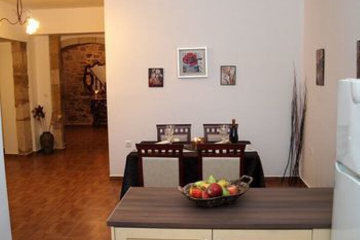 Room 7 of 12