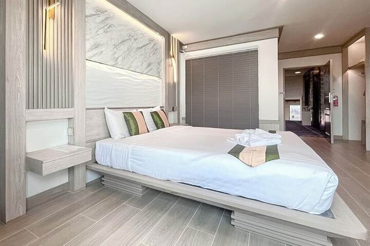 Room 10 of 76