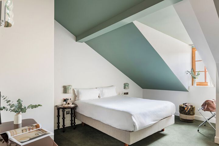 Room 27 of 47