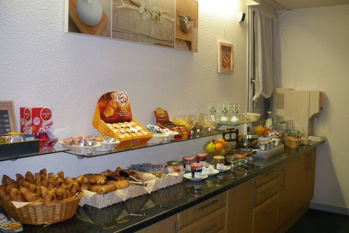 Breakfast/Coffee Service 23 of 39