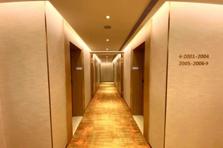 Ballroom/Hall 107 of 142