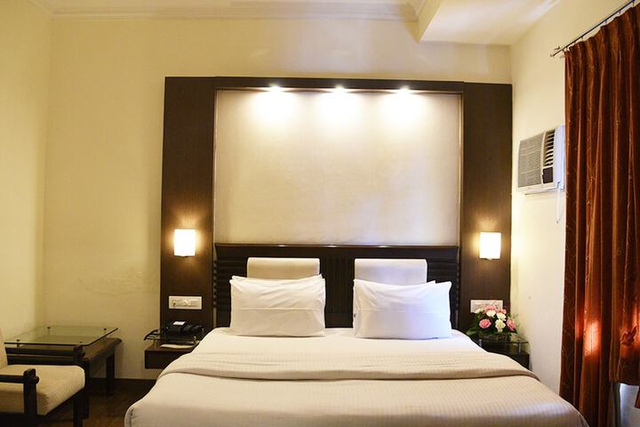 Room 7 of 25