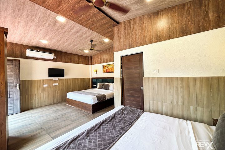 Room 15 of 156