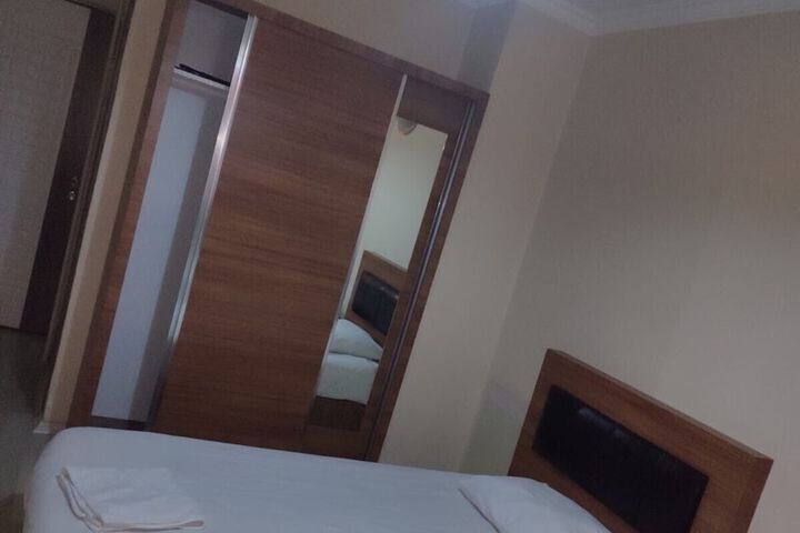 Room 7 of 33