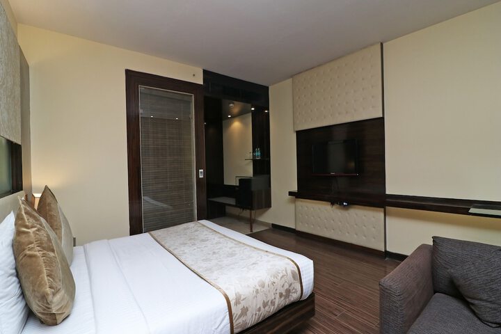 Room 8 of 10
