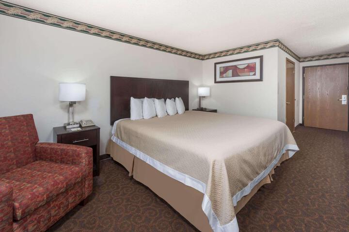 1 King Bed (8 of 13)