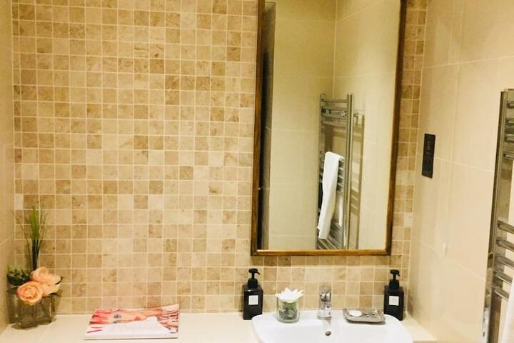 Room 33 of 60