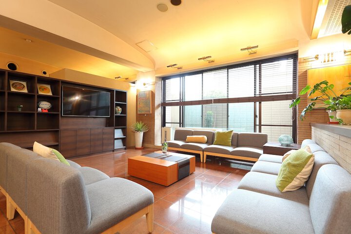 Entrance & Lobby