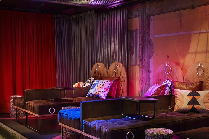 Lounge 46 of 65