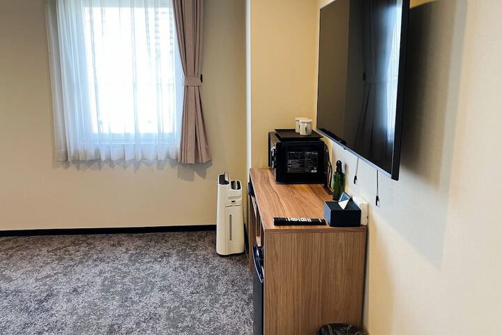 Room 7 of 18