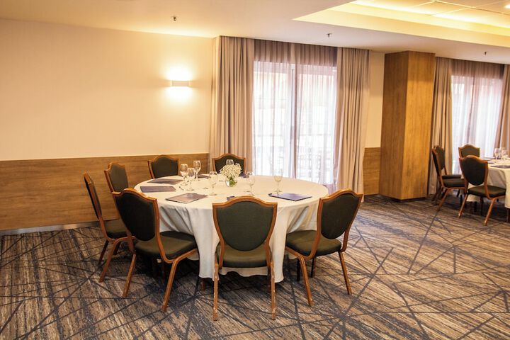 Ballroom/Hall 44 of 60