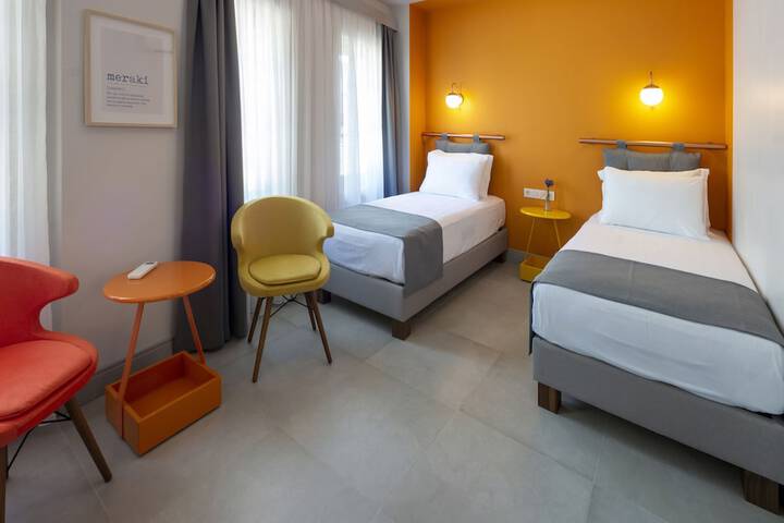 Room 2 of 18