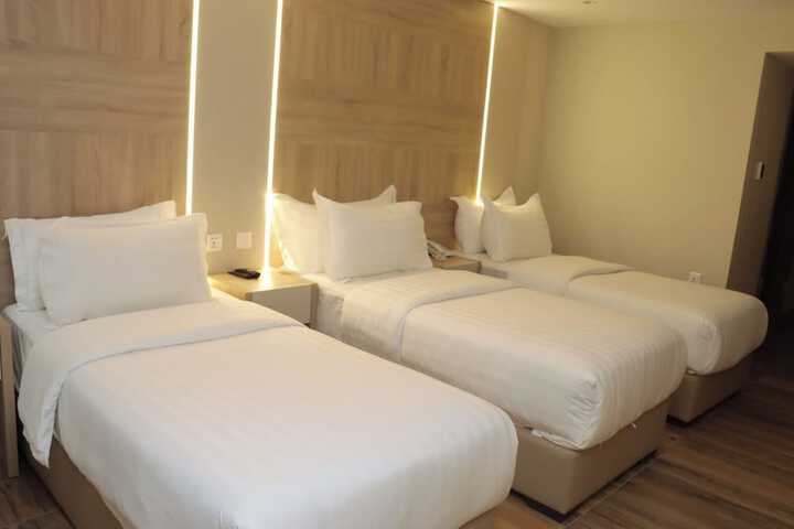 Room 9 of 25