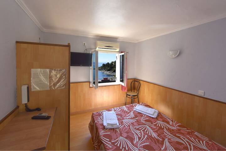 Room 3 of 16