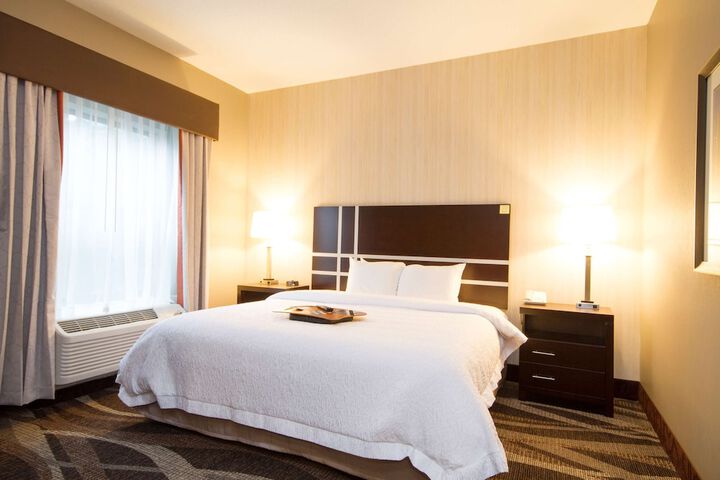 1 King Bed (5 of 13)