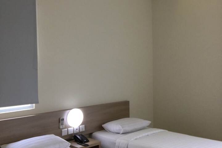 Room 9 of 34