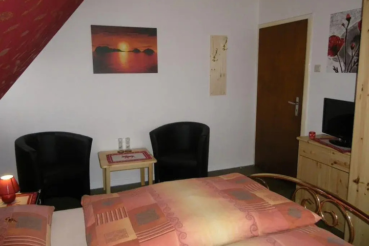 Room 4 of 11