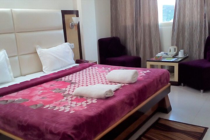 Room 13 of 120