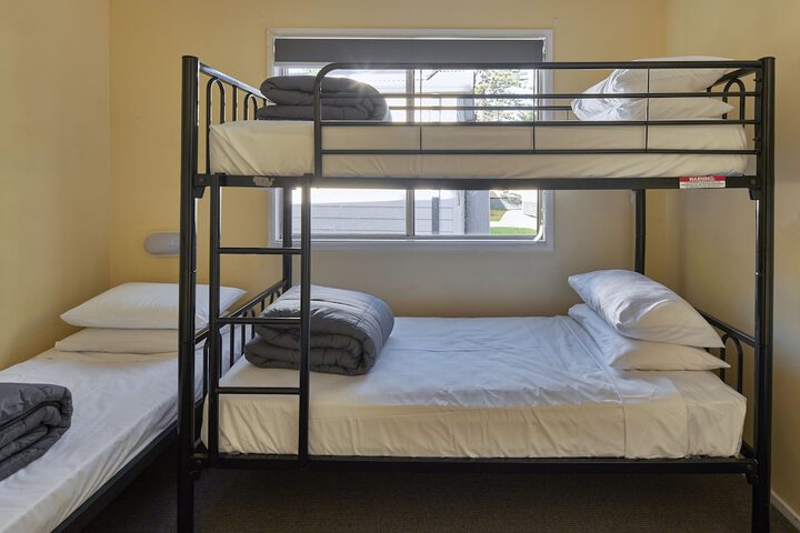 Room 9 of 102