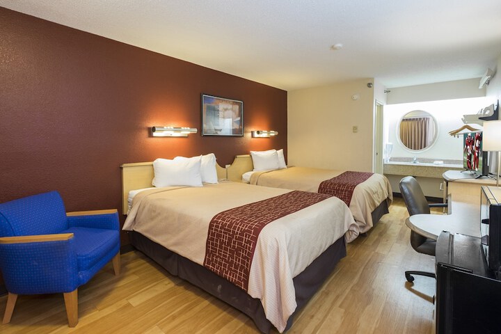 1 King Bed (2 of 5)