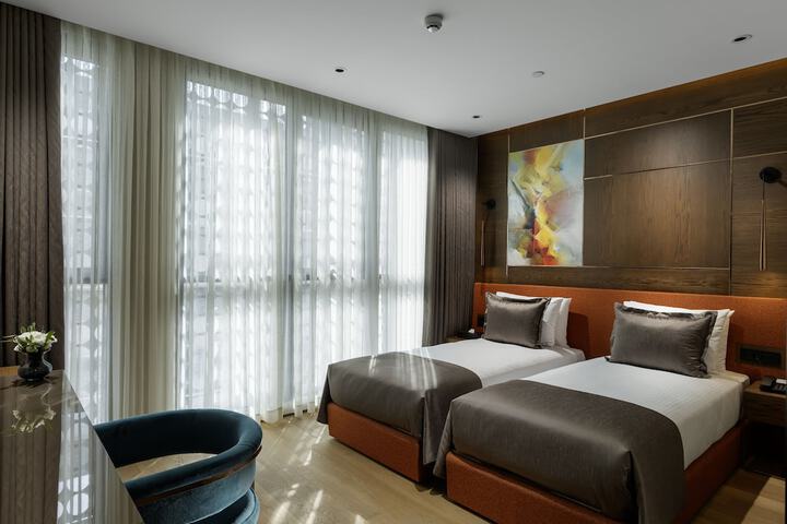 Room 27 of 67