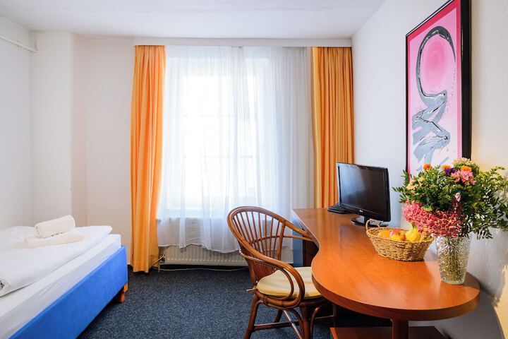 Room 11 of 26