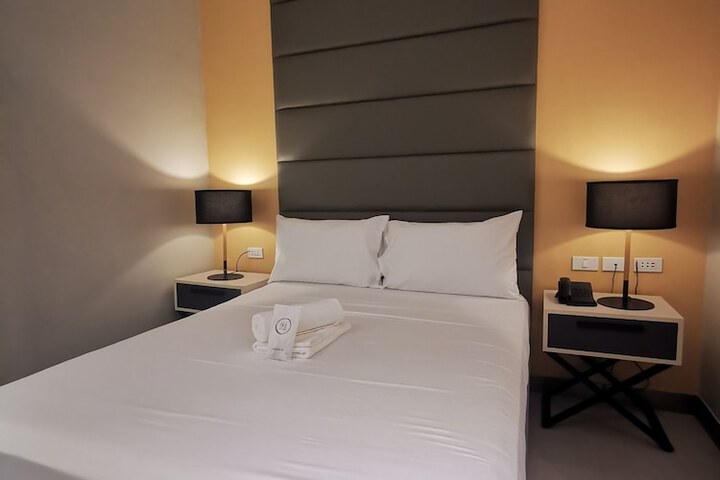 Room 9 of 21