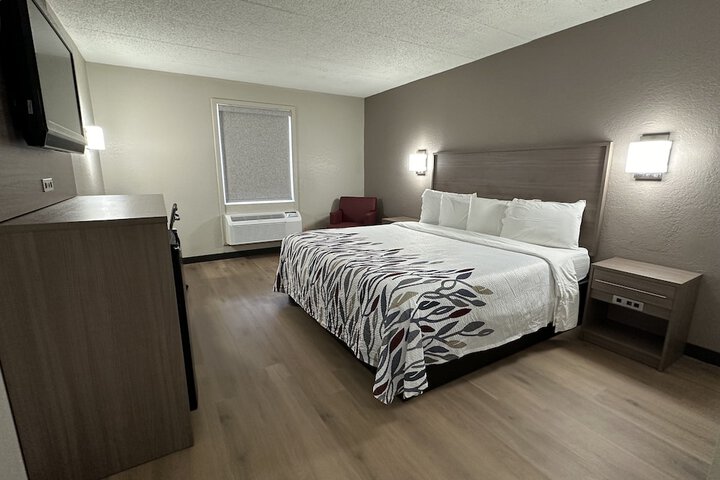 ADA Accessible Deluxe King (1 of 6)