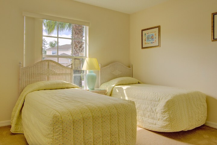 Room 4 of 89